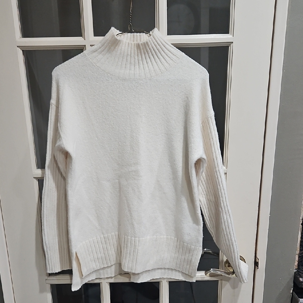 L.L. Bean Soft Cream Turtleneck Sweater S Petite